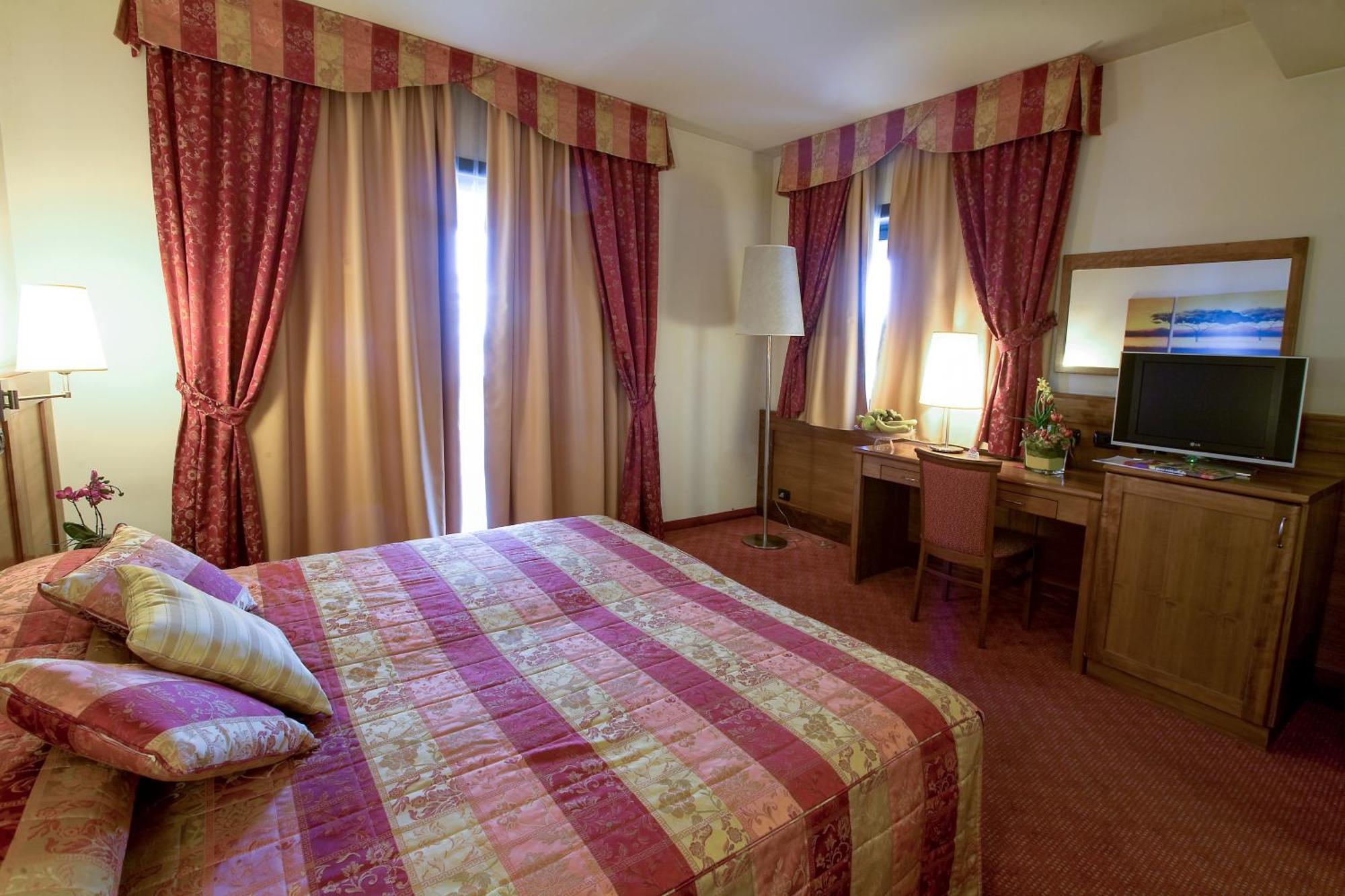 Hotel Master Turin Bilik gambar